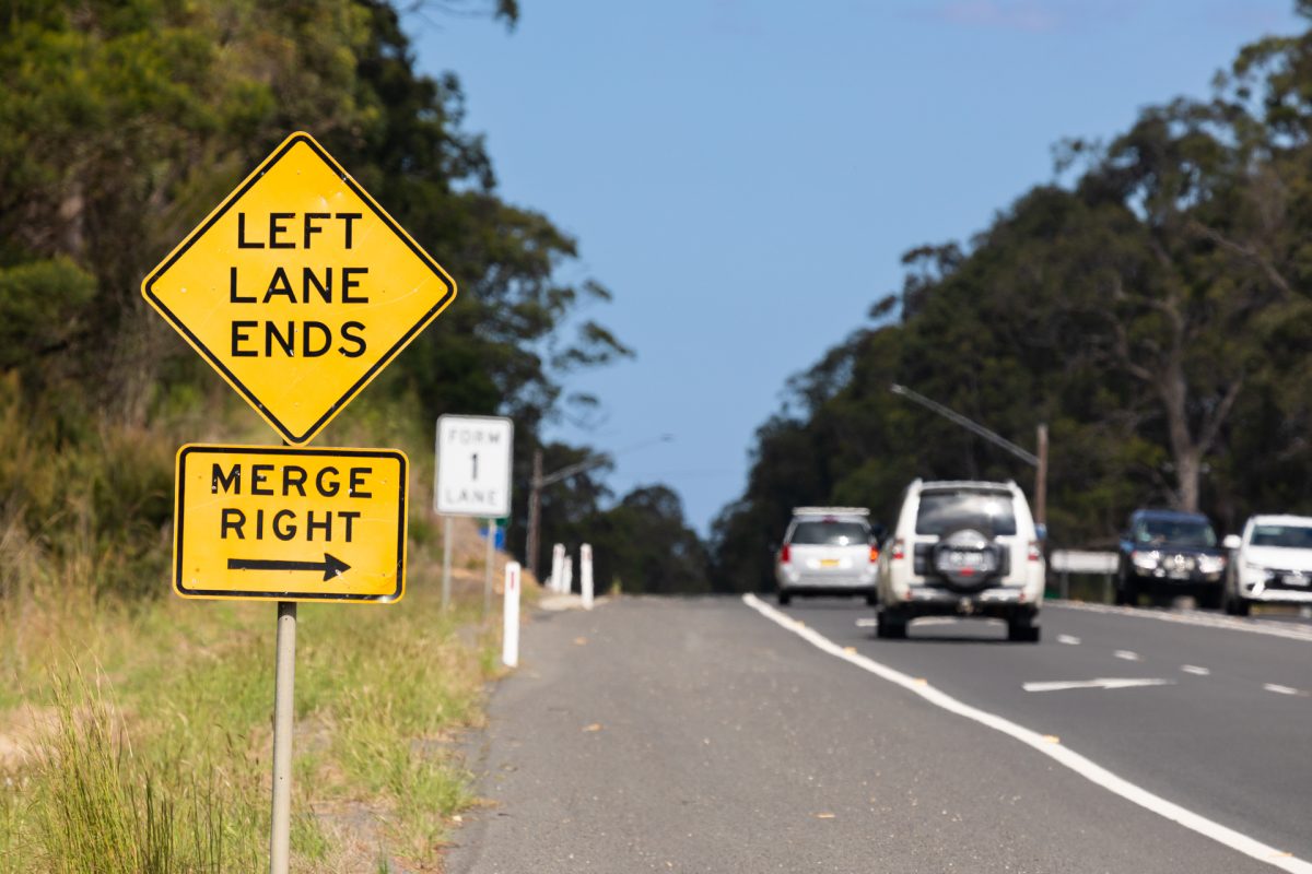 Merge right traffic sign