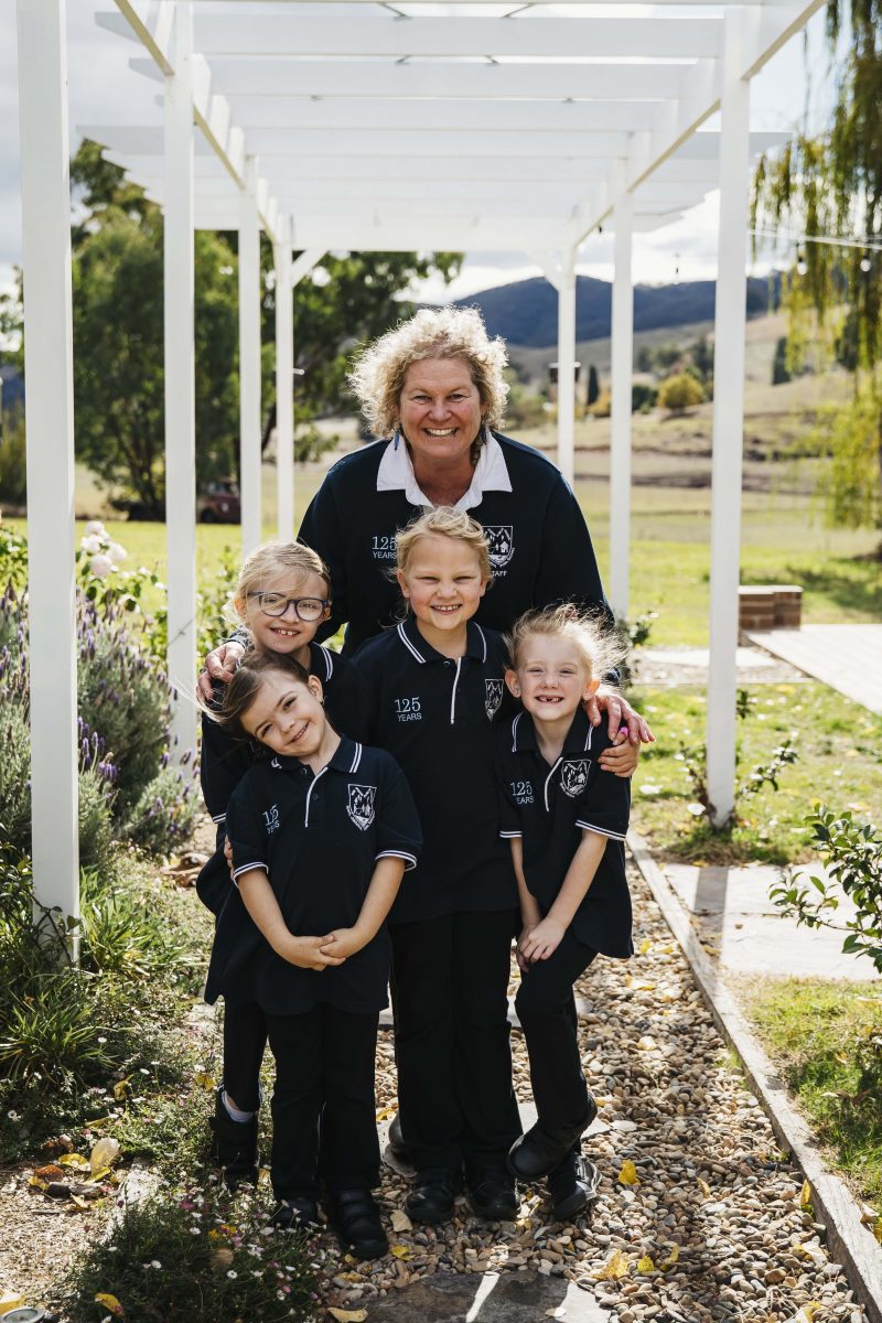 woman with four kids