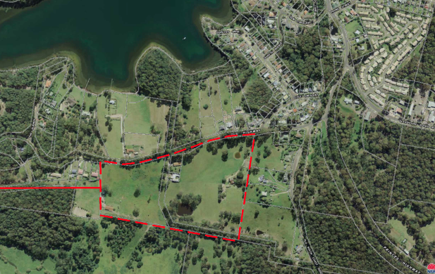 The red broken line shows the development site at 27 Old Highway and 77 Old Highway in Narooma.