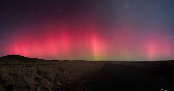 Aurora Australis 'exploded' over the Monaro this week and this photographer caught its crescendo