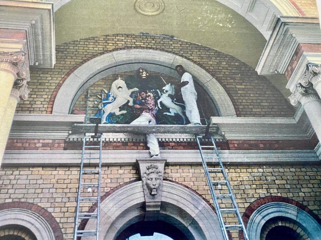 Peter Wharton working on the Coat of Arms at Goulburn Court House, a job Greg O'Neill won through a Public Workers tender.