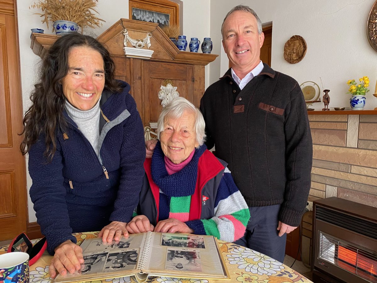 Sylvia, Lieselotte, (better known as Lilo) and Thomas Skeffington looking over family photos when Tom Skeffington was a major builder of homes in Goulburn.