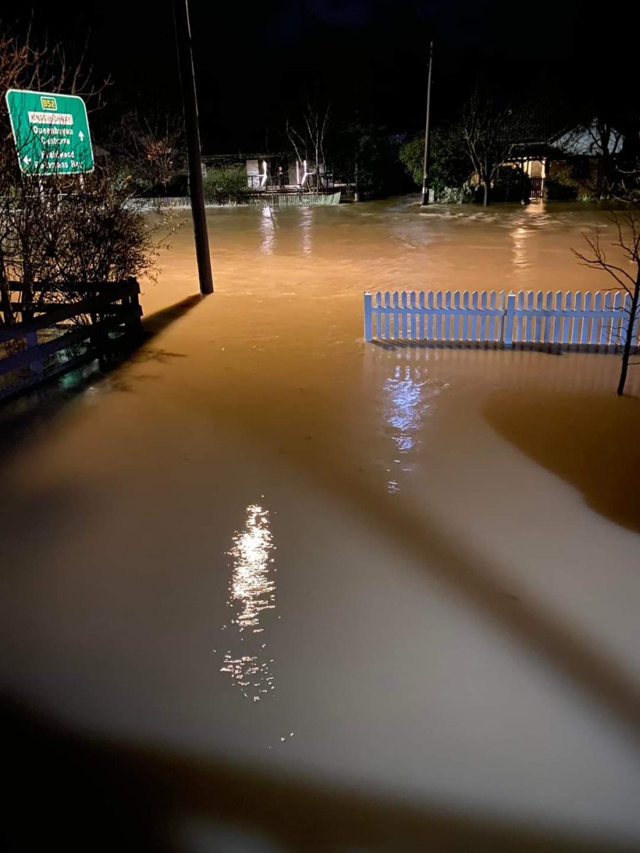 The floodwaters were high on Molonglo Street, Bungendore, in August 2022. 