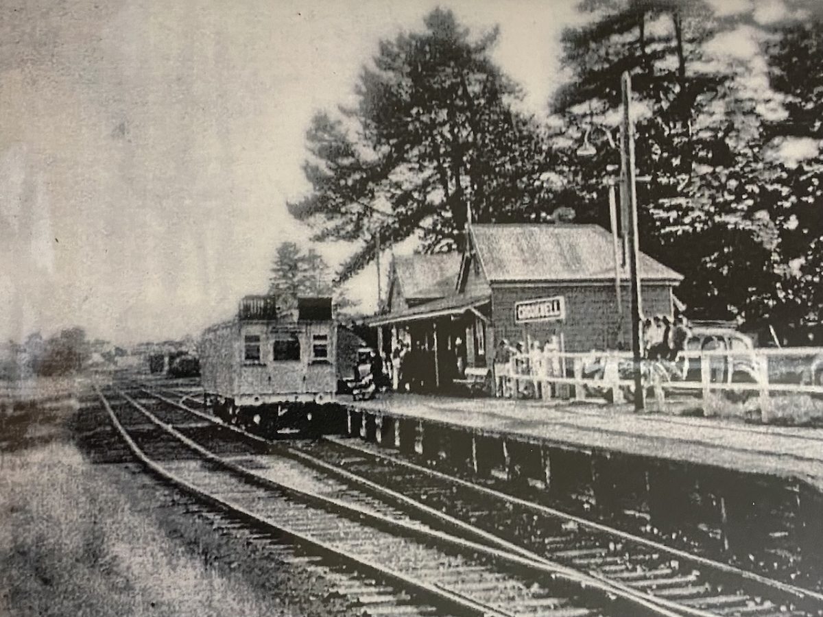 A rail motor in the 1930s at Crookwell Railway Station. Five train services operated from the station a day, including two passenger services. 