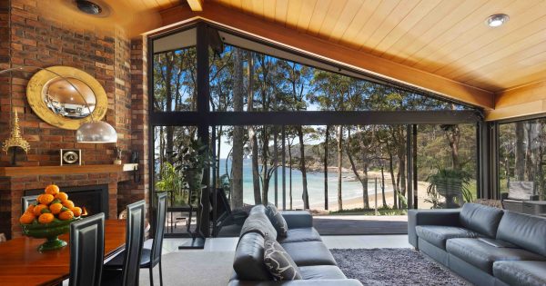 This beachside abode holds a prime spot steps from the ocean in Lilli Pilli