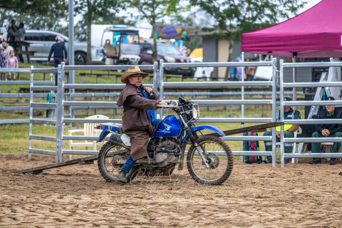 photo of warren salway at the cobargo show on a motorbike 