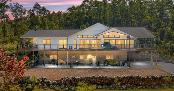 One of Moruya's finest family retreats, ultra-private and surrounded by nature