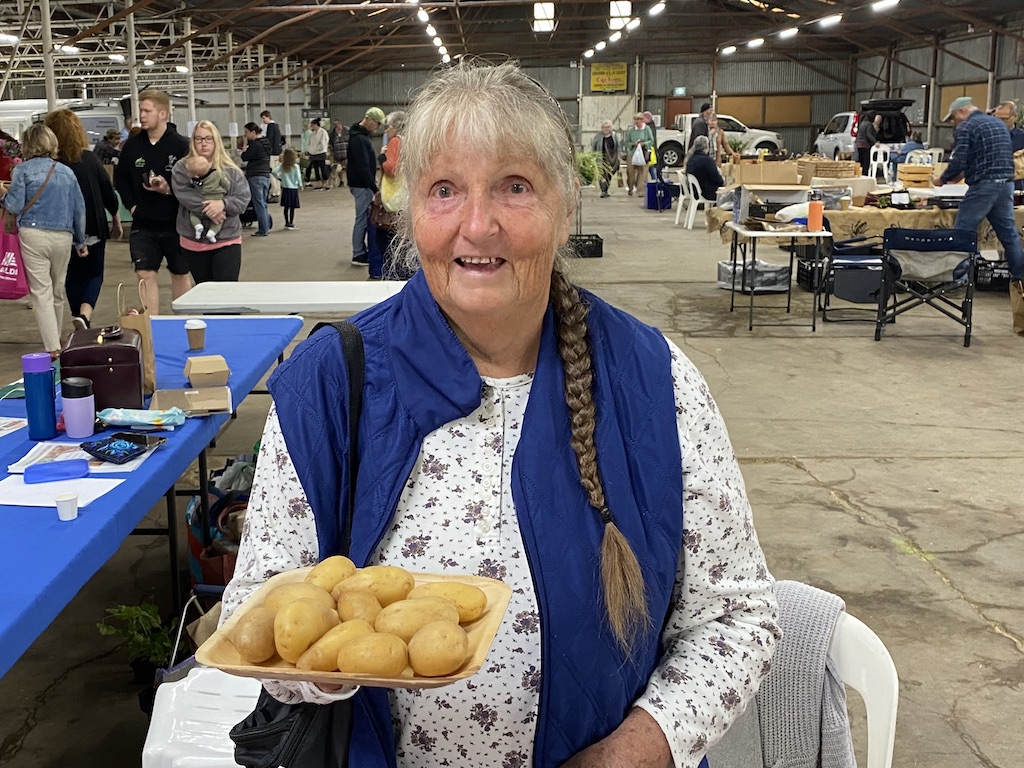 Roslyn Thompson with freshly grown potatoes at a previous Goulburn Farmers Market.
