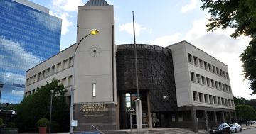 31-year-old man charged with assaulting two policewomen in Wagga