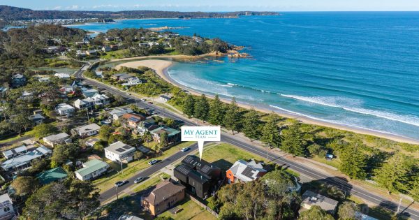 Cleverly designed seaside home is within towel-throwing distance of the beach