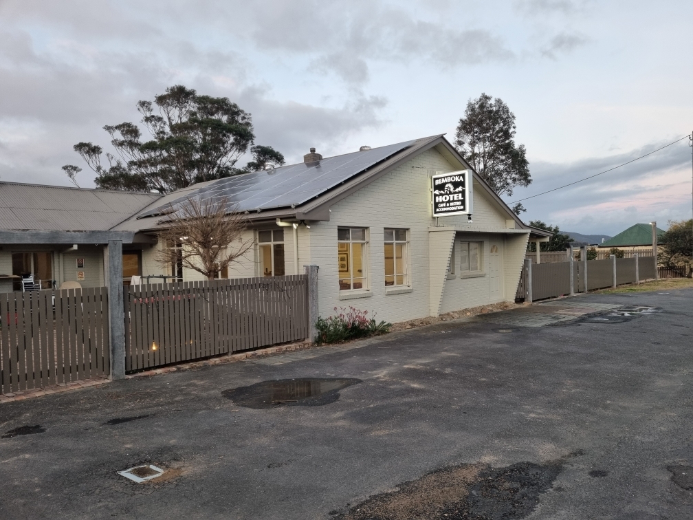 The outside of the Bemboka Hotel