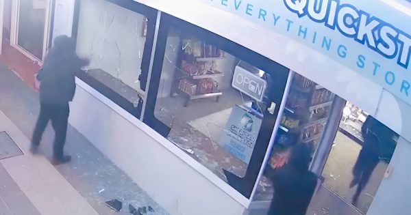 Police release footage of men smashing Gundagai store windows with hammers