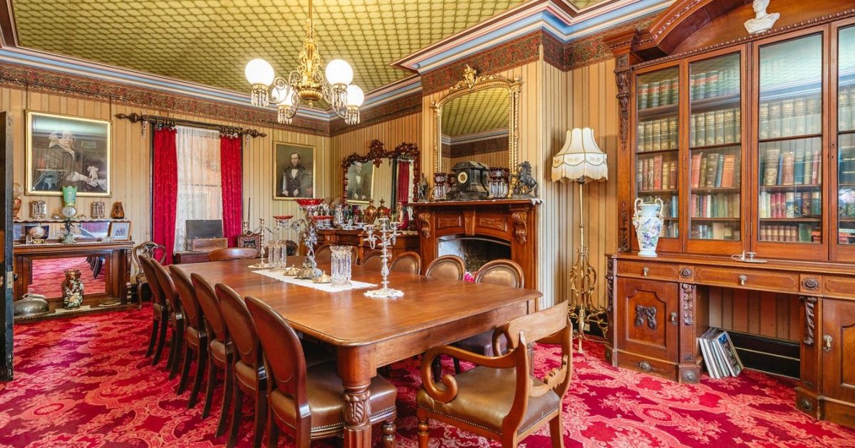 Riverina’s infamous 18-bedroom ‘haunted’ house on the market for $1.9 million