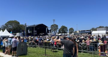 High temps not dampening spirits as Batemans Bay festival prepares to get Red Hot
