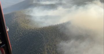UPDATE: Yowrie bushfire listed as 'being controlled', smoke from Victoria blaze visible from Canberra
