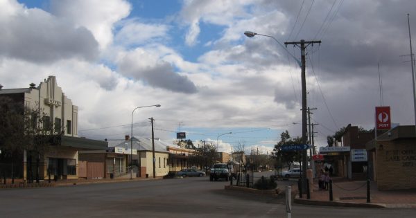 More than 100 police hunt for alleged Lake Cargelligo shooter