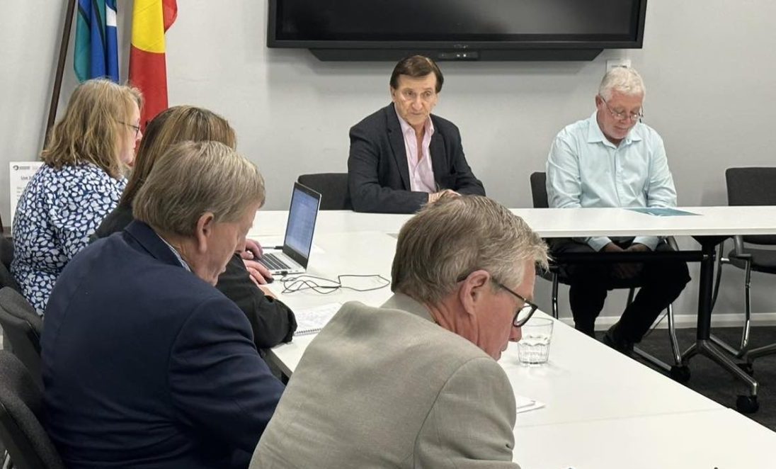 Minister for Local Government Ron Hoenig met with Cootamundra-Gundagai Regional Councillors including Mayor Charlie Sheahan.