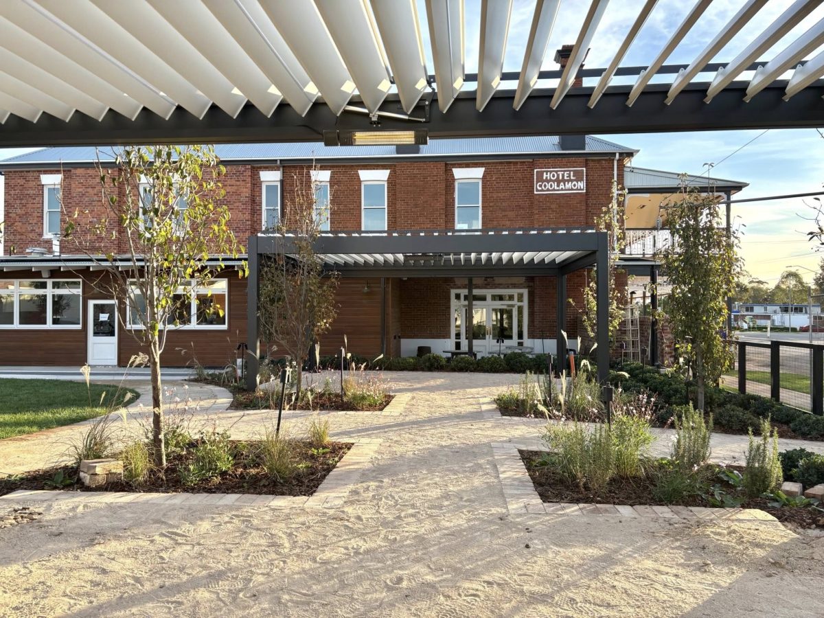Coolamon Hotel courtyard